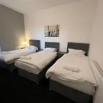 4 Bedroom Large & Modern Private House Central Location