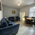 4 Bedroom Large & Modern Private House Central Location