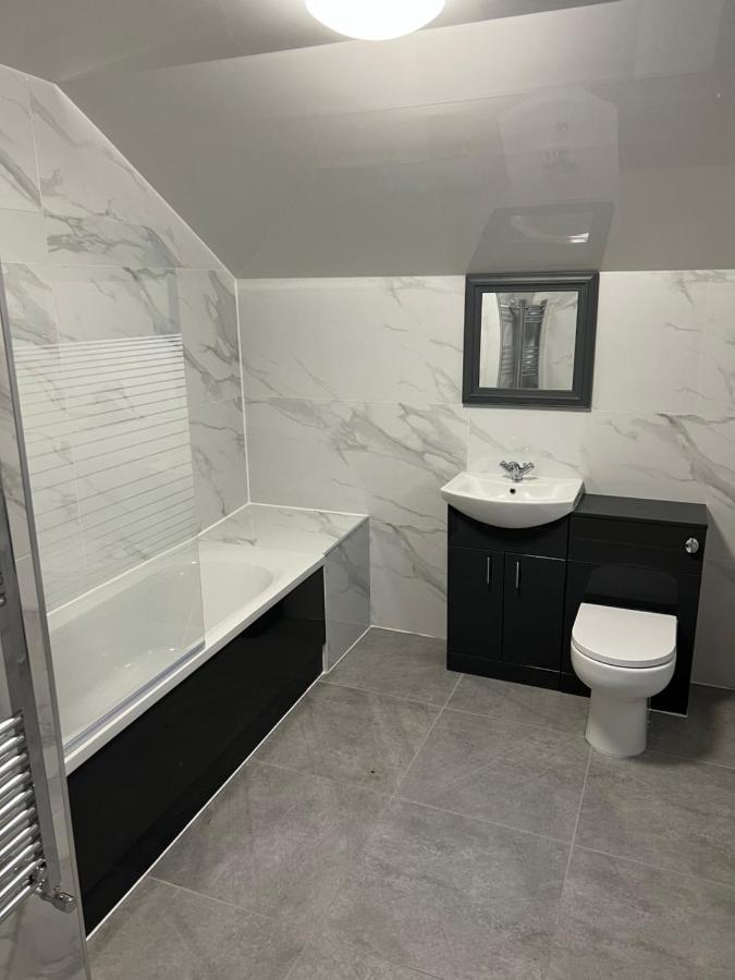 4 Bedroom Large & Modern Private House Location Holiday home *