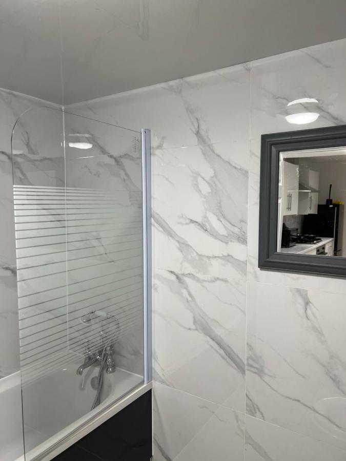 4 Bedroom Large & Modern Private House Location Newcastle upon Tyne