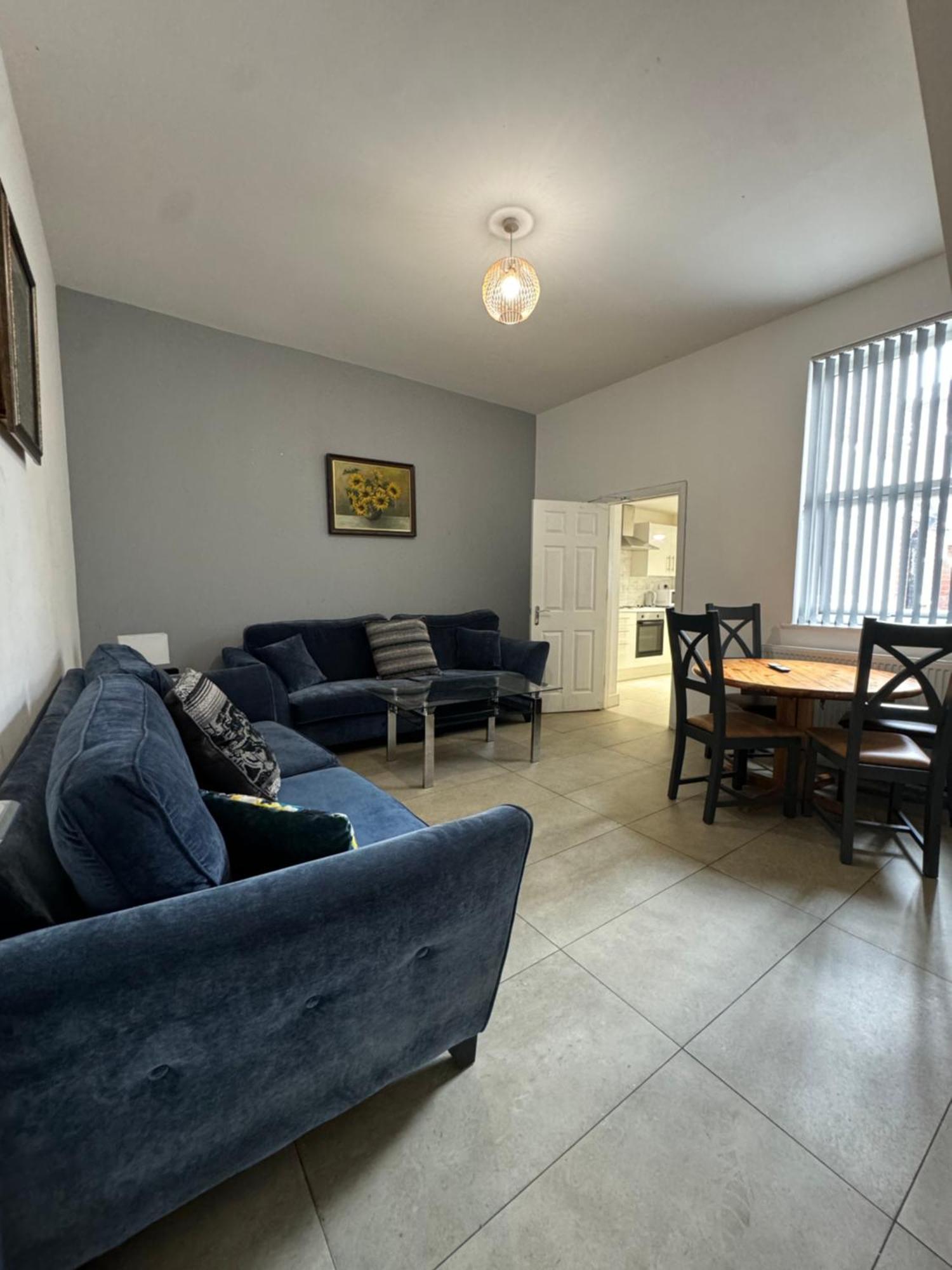 4 Bedroom Large & Modern Private House Location Holiday home